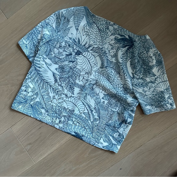 Babaton Blue and White Top Size S 💙🦋 - Picture 3 of 6